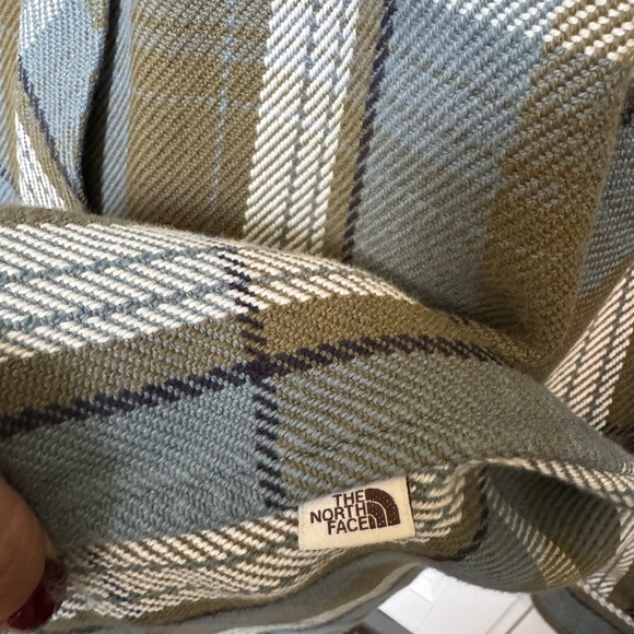 NORTH FACE HEAVYWEIGHT FLANNEL XL. WOMENS VALLEY TWILL BUTTON DOWN SHIRT. NWT - Picture 10 of 16